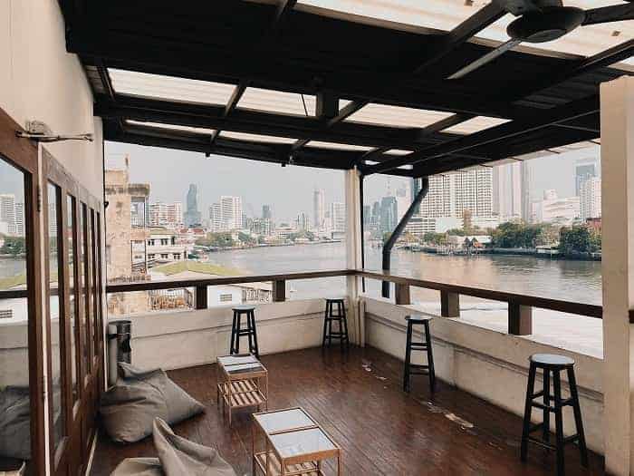 ร้านกาแฟติดแม่น้ำเจ้าพระยา