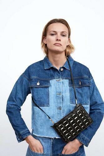 กระเป๋าสะพายใบเล็ก, แบบกระเป๋าสะพายข้าง