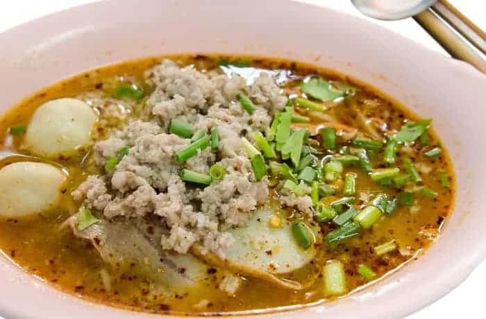 ลูกชิ้นปลาอร่อย, ก๋วยเตี๋ยวลูกชิ้น