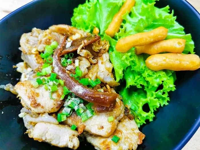 ก๋วยเตี๋ยวคั่ว, ก๋วยเตี๋ยวคั่วไก่ร้านดัง