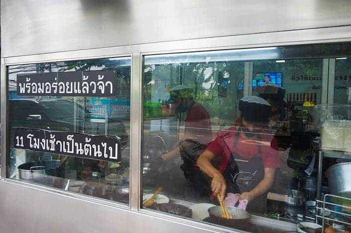 ก๋วยเตี๋ยวคั่ว, ก๋วยเตี๋ยวคั่วไก่ร้านดัง
