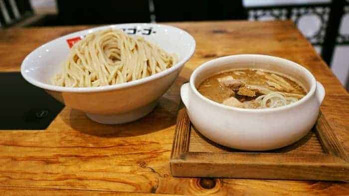 ราเมงอร่อย, ร้านราเมงอร่อย