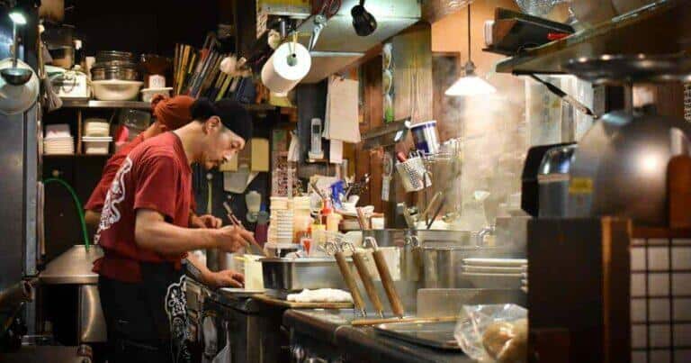 ราเมงอร่อย, ร้านราเมงอร่อย