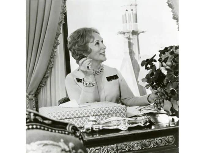 เซรั่ม estee lauder, estee lauder ประวัติ