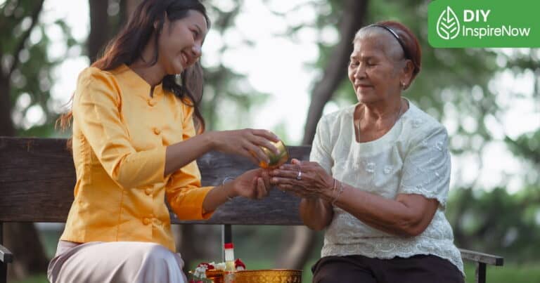 รดน้ำดำหัวผู้ใหญ่, รดน้ำดำหัวผู้ใหญ่ สงกรานต์