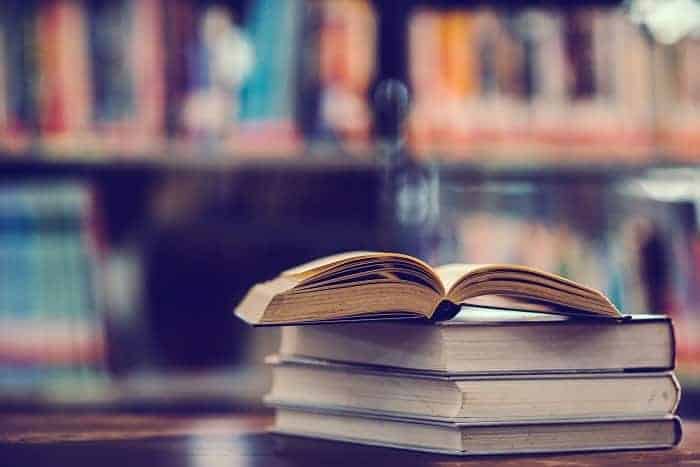 หนังสือที่น่าอ่านที่สุดในโลก, หนังสือดี 100 เล่ม ที่คนไทยควรอ่าน