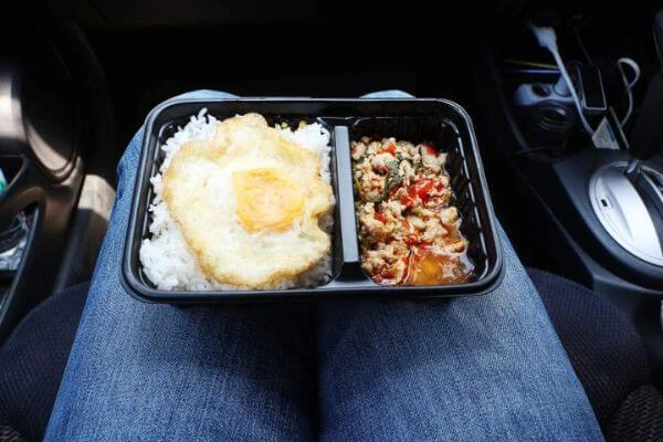 โต๊ะกินข้าวในรถ, โต๊ะกินข้าวในรถยนต์