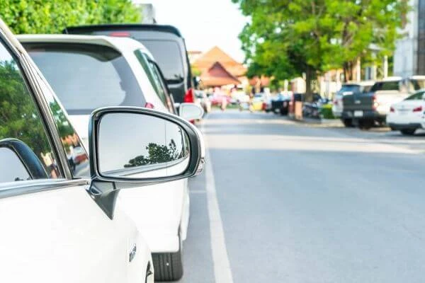 วิธีจอดรถเข้าซอง, วิธีจอดรถเทียบฟุตบาท