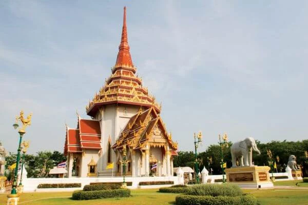 วัดสวย อ่างทอง, ที่เที่ยว อ่างทอง