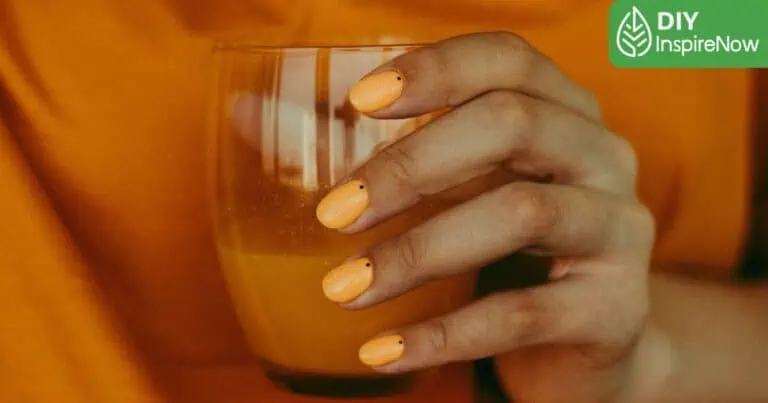 ผิวคล้ำทาเล็บสีอะไรดี, สีเล็บ คนผิวคล้ำ